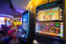 Sic Bo betting layout showing Big/Small, pairs, and total number squares